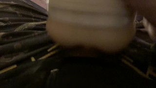 Sa chatte est tellement serrer et humide que je ne tiens pas longtemps