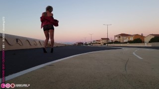 Shooting photo d'une milf sexy qui rentre de soirée