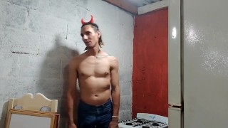 Raba Erre: El orgasmo de un diablito en Halloween