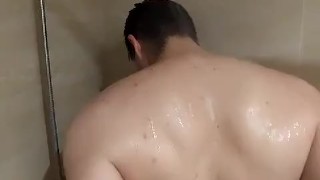 Macho Peludo en la ducha