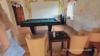 Ryzykowny Sex na stole bilardowym w Pubie