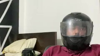 Mensajero se masturba con mis fotos part 1