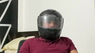 Mensajero se masturba con mis fotos part 1