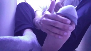RELAXING MY GRAY SOCKS AND MY SWEATY SIZE FEET