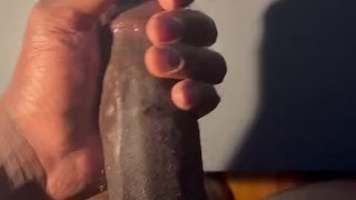 J’me branle jusqu’à cracher du gros jus sur ma table 😏