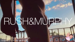 Mi vecino masturba su gran polla en el balcón mientras que su novia no está y se corre mucho