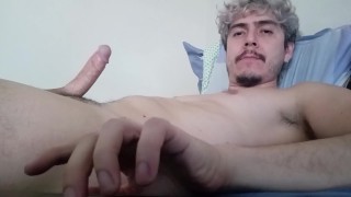 Me masturbo muy rico y saco leche espesa