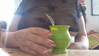 PORNO ARGENTINO 💙 Reyna Tirana te enseña como se prepara el mate 🧉