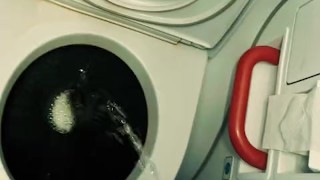 Поссал, подрочил и кончил в самолете