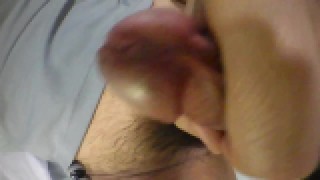 雑魚ちんこ我慢のオナニー。でも結局ドロッと射精。