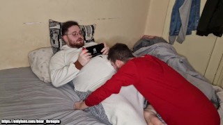 Osos chupándose las pollas en pijama