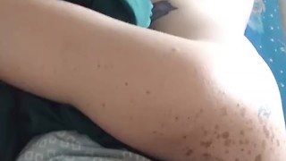 Caliente en la mañana mira como cojo la cama y escucha mis gemidos