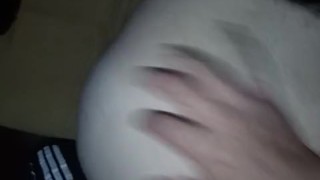 Cô gái 18 tuổi thích bị ass-fucked đầy khoái cảm