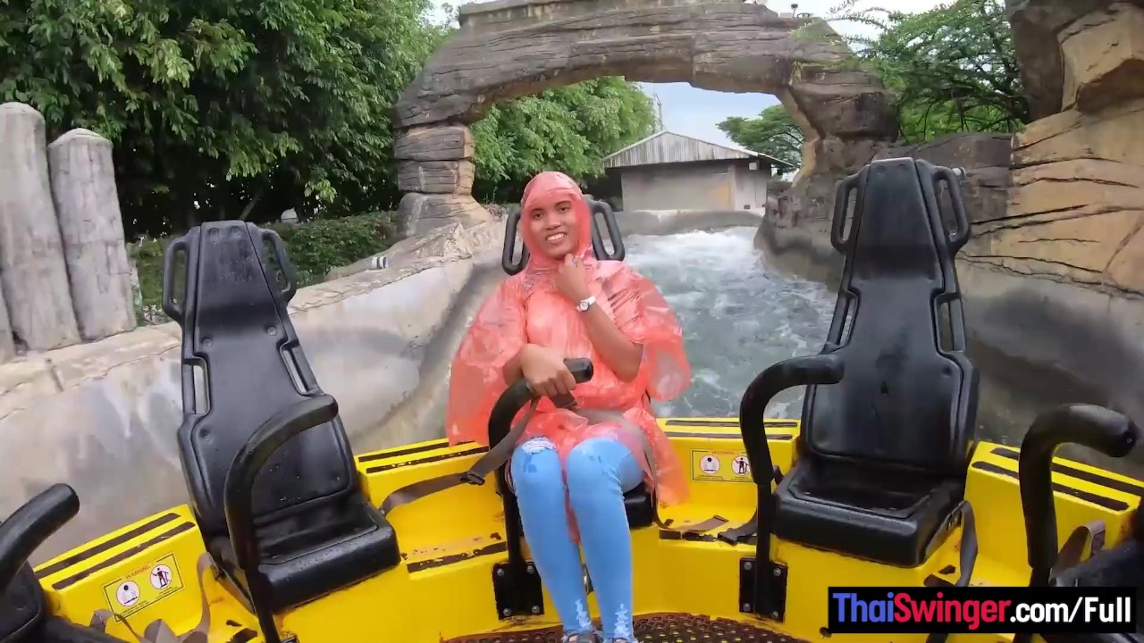 Bubble butt Asian amateur GF went to a theme park before having sex