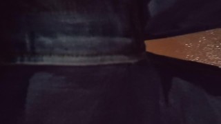 外で歩いていたらおしっこしたくなってそのままお漏らししちゃった・・・【Habang naglalakad ako sa labas, naramdaman kong kailangan kong u】