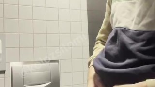 public jerkoff teaser🤫💦