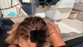 Comida de polla en el barco