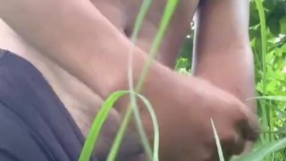 Public jerked off | First time mag jakol sa gubat. Sobrang kaba at ang daming lamok