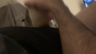 Mec sexy baise une chatte avec sa grosse bite