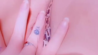 Pussy and curvy nakied body play