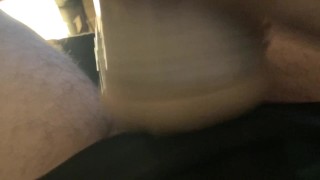 Sa chatte mouiller se frotte contre moi pour baiser une grosse bite