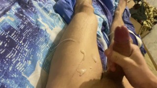 Проснулся с баком спермы и кончил 2 раза