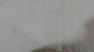 Eyaculando en el sillon