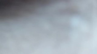 Dei dinheiro para ela se exibir, fuder e deixar gozar dentro. Pretinha magrinha em público.