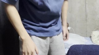 大人のおもちゃを使ったオナニーに興奮して大量射精するイケメン