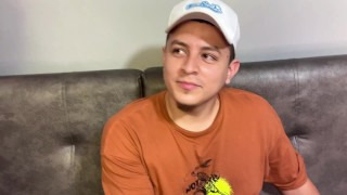 Mi esposa invito a su amiga a casa y termina como una buena cornuda