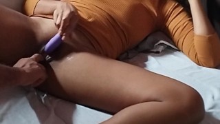 Gozando com o vibrador novo.