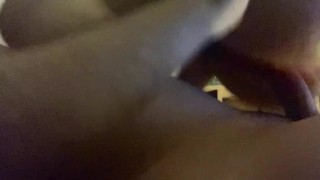 Je baise ma poupée et je termine dans sa chatte