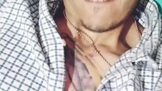 Me jalo la verga en la noche y en pijama...