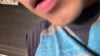 Escucha como este chico te habla sucio mientras se lo mete a su juguete favorito - Andcristian