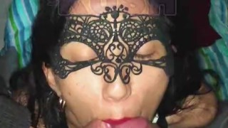 Mi esposa les pule el fierro a mis compañeros de trabajo para pagar una deuda mientras grabo