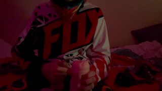 21yo MX Gearhed playing in his gear and strokes his dick with a fleshlight