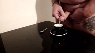 Un café au sperme un vrai délice.