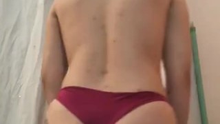 Tentando rebolar funk