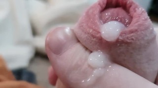 Close Up Foreskin wanking & Cumming