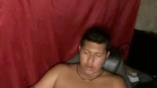 Empecé por unas fotos y terminé haciendo un video porno