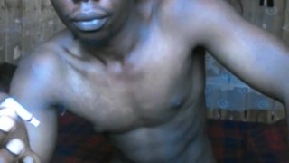 KUCHOMA SHASH..JAMAICAN TRENDIND GUY SMOKING HOLY HERB