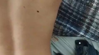 Leche entre mis nalgas por la mañana