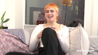 Ersties - Die freche Emi beantwortet intime Fragen und befriedigt sich selbst