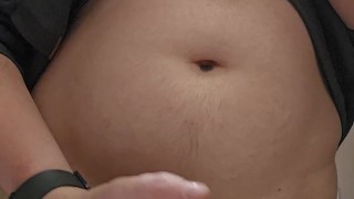 Publiczna toaleta masturbacja solo