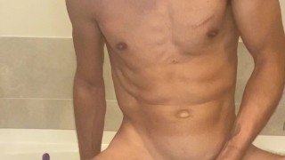 Elliot’s dildo fuck in tub 🛁