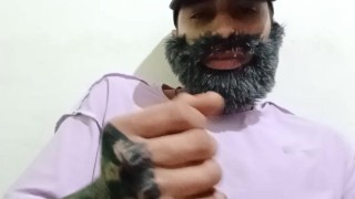 Masturbándome muy duro por mi amiga boto toda mi leche a chorros