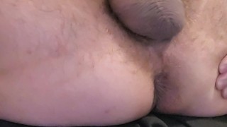HAIRY MUSCLE BEAR SHOWS OFF ASSHOLE UNTIL HE CUMS!