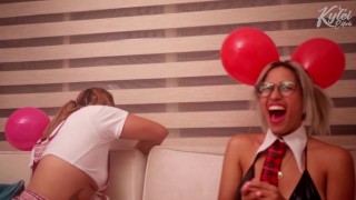 Inflado con globos y frotando para excitarte como nunca antes. Kylei Ellish y Ann Rides