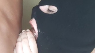 Mi mejor amigo me miente y acaba destrozandome la garganta..