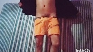 🔥HOT BOY SE DESNUDA Y SE MASTURBA PARA TI🔥